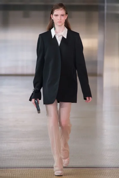 Look 10